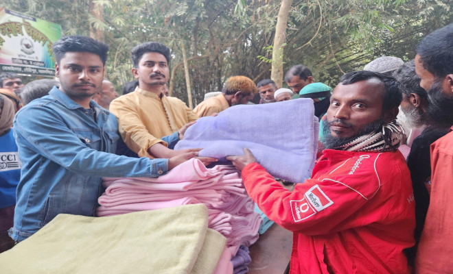বৈষম্যবিরোধী ছাত্র আন্দোলনের পক্ষ থেকে গৌরীপুরে কম্বল বিতরণ