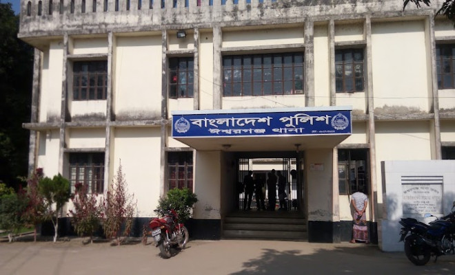 ঘুষের ৬০ হাজার টাকা ফেরত দিলেন পুলিশ কর্মকর্তা?