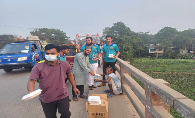 'জনতার ঈশ্বরগঞ্জের’ ইফতার বিতরণ