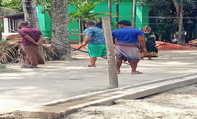 ত্রিশালে আদালতের নিষেধাজ্ঞা অমান্য করে প্রাচীর ভাঙচুরের অভিযোগ