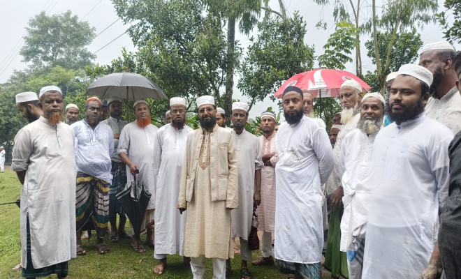 ত্রিশালে মাওলানা আজিজুল হকের ইন্তেকাল, পরিবারের খোঁজ নিলেন ওলামা দল নেতা শামীম